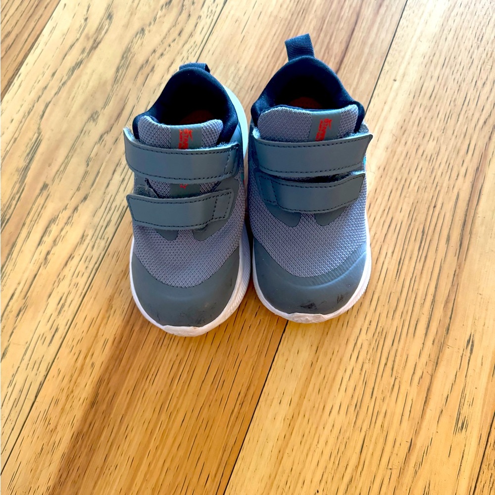 Nike toddler shoes size. 6c.
